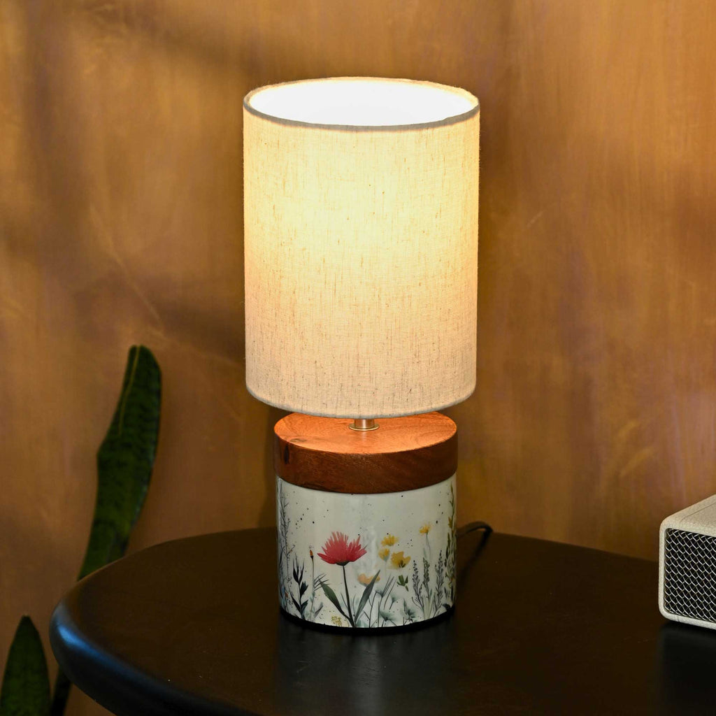 Solid Lusha Table Lamp