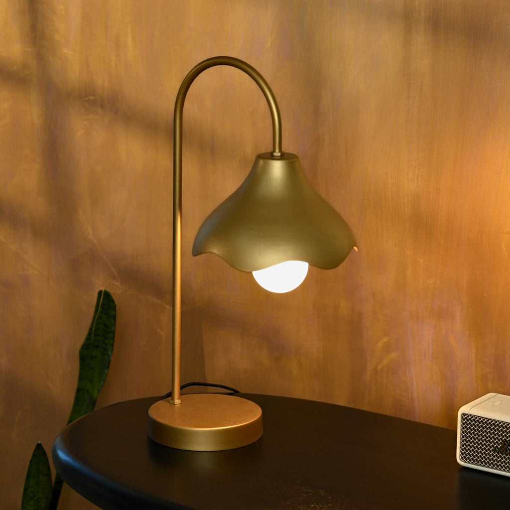 Solid Gilda Table Lamp