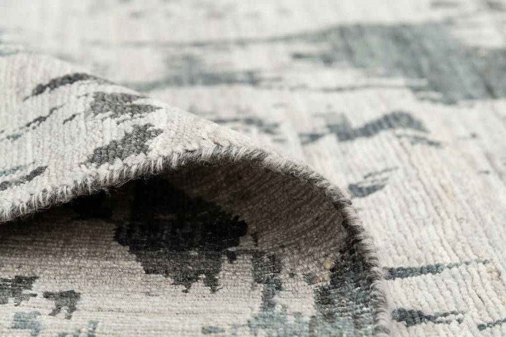 Luxury - Pristine Grey Woolen Hand Knotted Premium Carpet