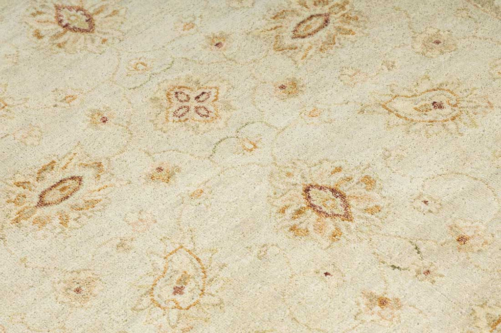 Luxury - Hana Ivory Beige New Zealand Wool Hand Knotted Premium Carpet