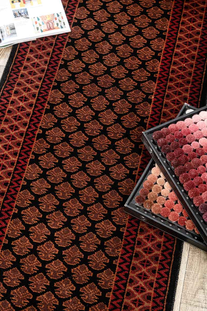 Litchi Black Red 100% Wool Hand Knotted Carpet