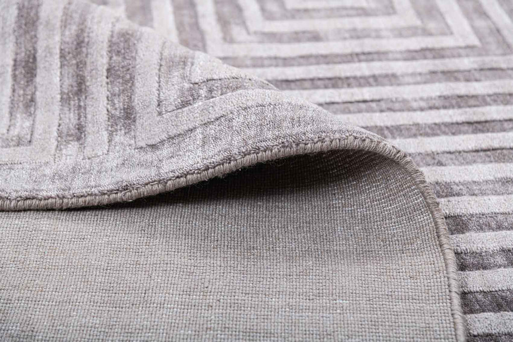 Maze Grey Mauve Wool And Bamboo Silk Handloom Carpet