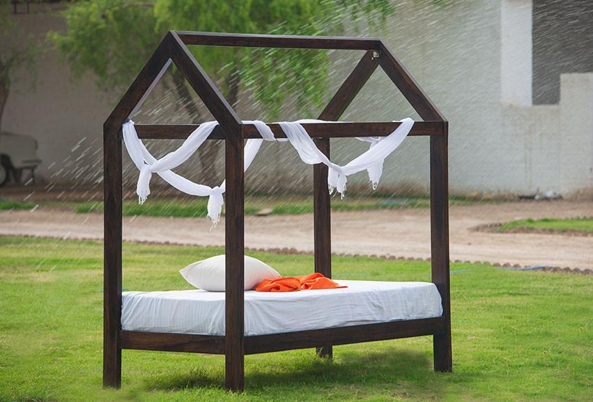 Insaraf clearance poster bed